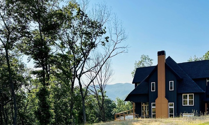 Talking Rock House | Pet-Friendly Mountaintop Retreat in the Blue Ridge Mountains
