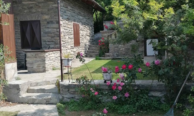 Mompantero Ski Chalet | Inviting Pet-Friendly Mountain Chalet with a Pool & Spa