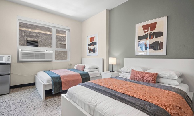 Miramar Apartment | Pet Friendly | Near The Beach | Free Parking | Air Conditioner