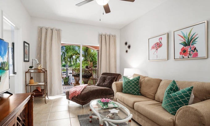 Marco Island Condo | Pet-Friendly Condo with Laundry, WiFi & Beach Gear