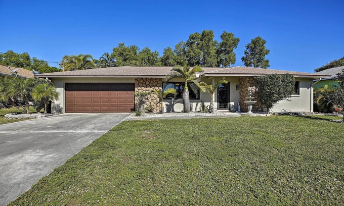 Pine Island Center House | Coastal Bokeelia Oasis: Pet-Friendly Retreat with Pool & Spa