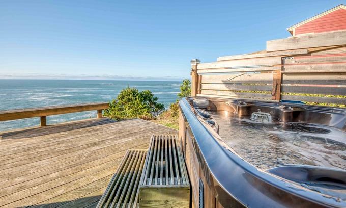 Depoe Bay House | Oceanfront Cottage in Depoe Bay with Hot Tub & Pet Friendly