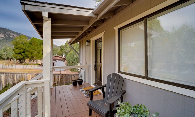 Payson Cottage | Inviting Pet-Friendly Payson Cabin with Game Room Awaits!