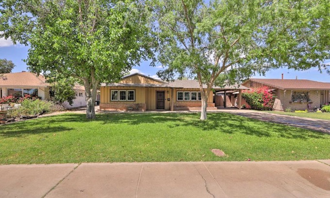 Encanto House | Modern Pet-Friendly Phoenix Retreat with Pool & Yard