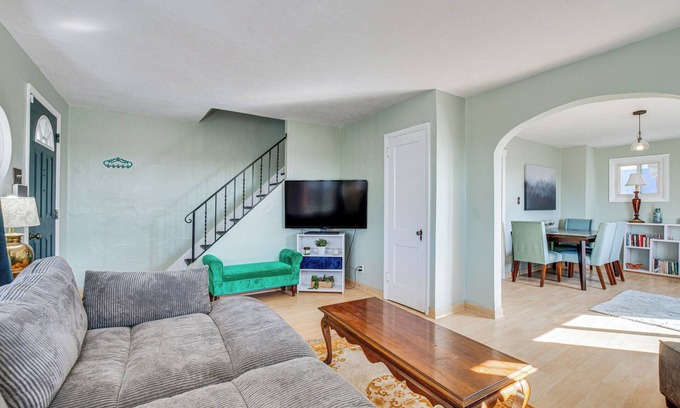 South Hills House | Pet-Friendly Pittsburgh Retreat: Just 3 Miles from Downtown