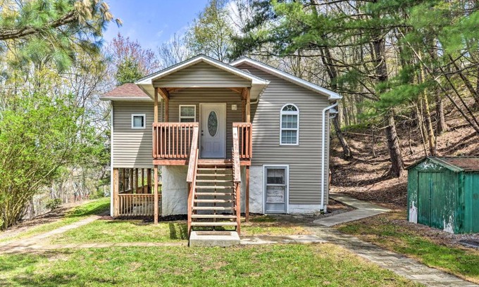 Princeton Apartment | Inviting Pet-Friendly Princeton Apartment with Private Porch