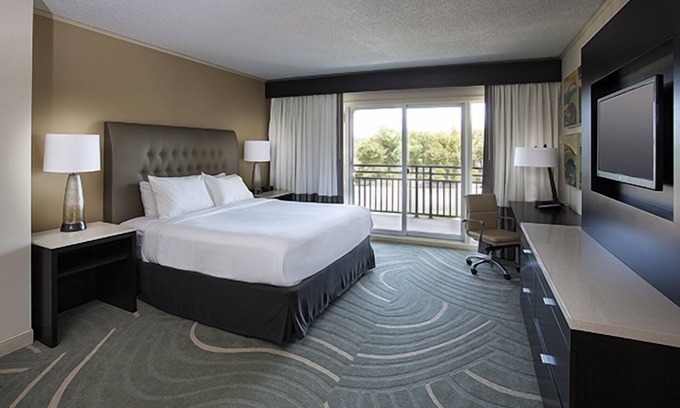 Lakeway Hotel | Discover a Pet-Friendly Retreat with Outdoor Pool Near Lakeway