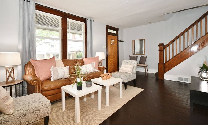 South Hills House | Pet Friendly Quiet Bungalow Minutes to Southside and the Trolly to the Stadiums