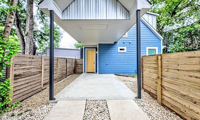 Galindo House | Pet Friendly | Quiet Neighborhood Near S. Lamar