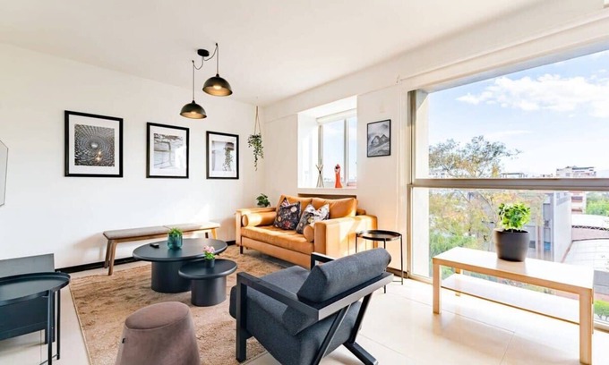 Roma Norte Condo | Ideal Group Retreat in Roma with Pet-Friendly Amenities