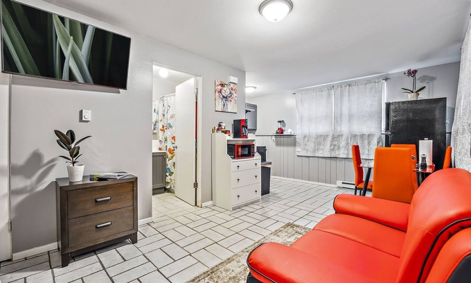 Aurora Apartment | Pet Friendly RedStudio1116F with Fast WiFi Near Downtown
