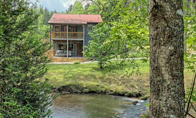 Murphy Other | Inviting Pet-Friendly Farmhouse with Fenced Yard & Creek