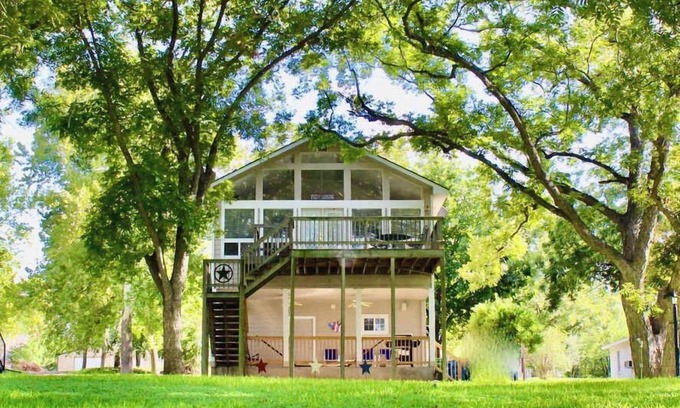 Burnet House | Pet Friendly Retreat on Lake LBJ!
