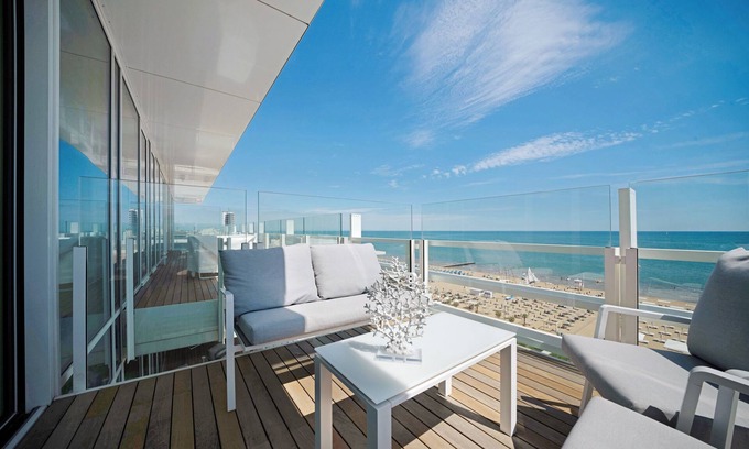 Jesolo Apartment | Pet-Friendly Royal Suite with Ocean View & Shared Pool