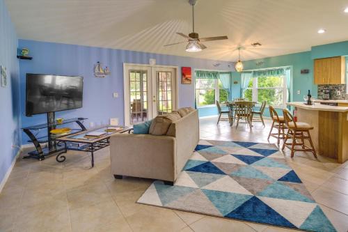 Sebastian Highlands House | Pet-Friendly Sebastian Home with Lake View and Porch