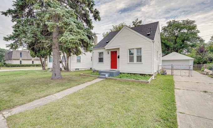 Southfield House | Pet-Friendly Retreat at Southfield House with Game Room