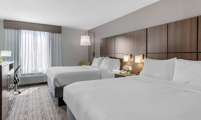 Tropic Hotel | Pet-Friendly Suite with Pool & Free Parking Near I-95