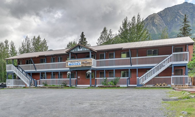 Cooper Landing Apartment | Pet-Friendly Studio Near Russian River Falls - Ideal Getaway