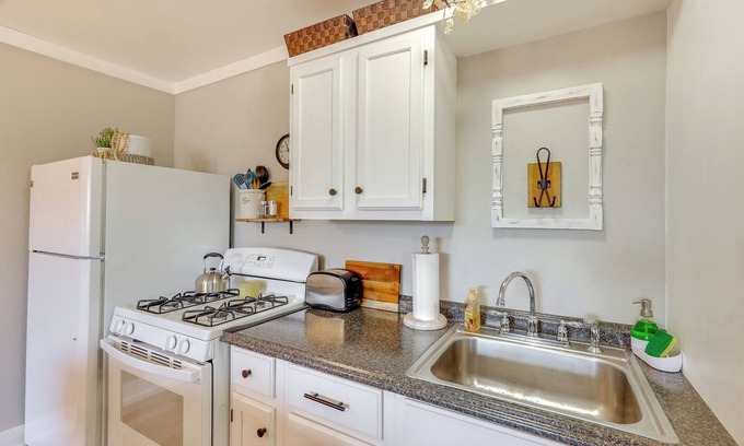 Vilonia Apartment | Pet-friendly Studio w/Yard & Fire Pit in Vilonia!