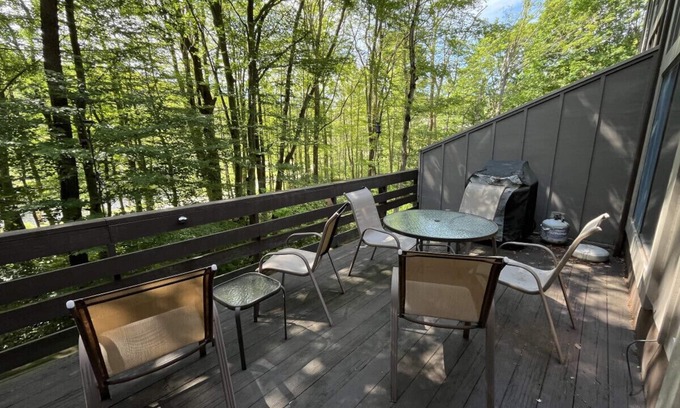 Hidden Valley House | Family-Friendly 3-Story Townhome | Pet Friendly & Pool Access