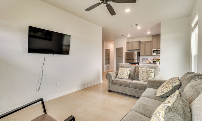 Temple House | Pet-Friendly Temple Townhome: 6 Mi to Water Park