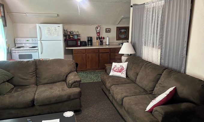 Cornell Apartment | Pet-Friendly Escape at The Stacker near Brunet Island Park