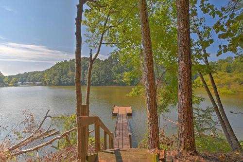 Toccoa House | Pet-Friendly Toccoa Home with Lake Access and Deck