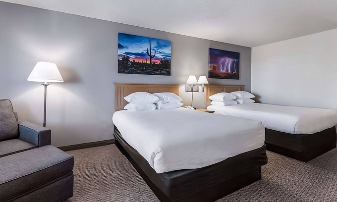 Palm Valley Hotel | Pet-Friendly Retreat with Pool, Breakfast & Free Wifi