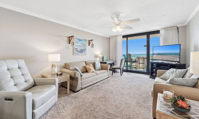 Thomas Drive Apartment | Pet Friendly-Beach Service-Covered Parking-A102