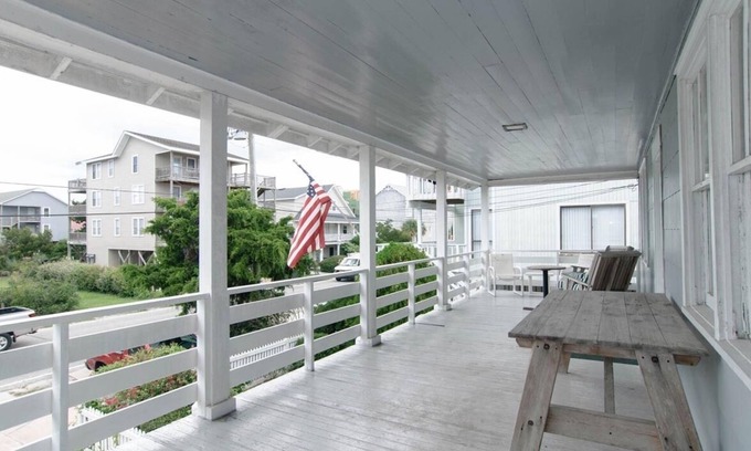 South End House | Charming Pet-Friendly Oceanview 3 Bedroom Duplex Retreat