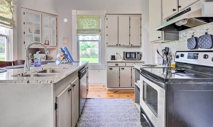 Purvis House | Pet-Friendly Vacation Retreat with Deck and Yard Awaits!