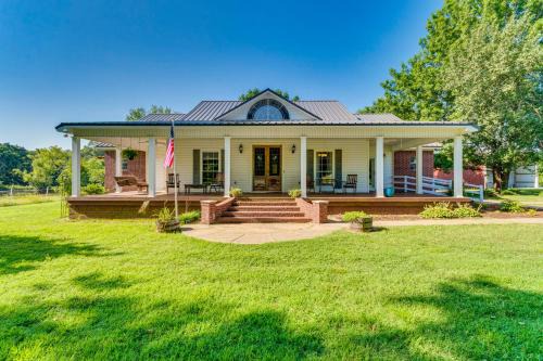 Vilonia House | Welcoming Vilonia Home: Pet-Friendly with Fenced Yard!