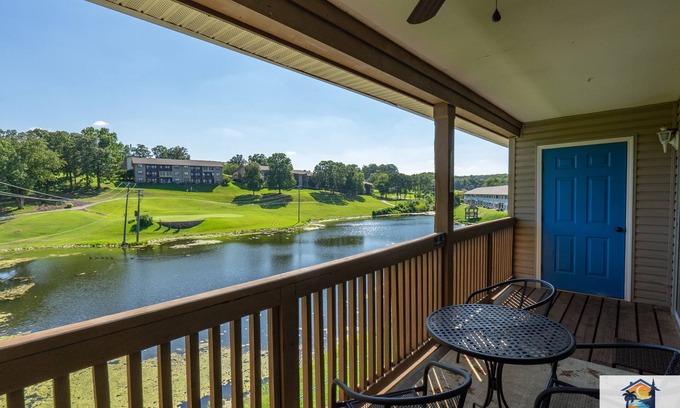 Table Rock Condo | Pet Friendly Condo with Lake View & Free Tickets Included