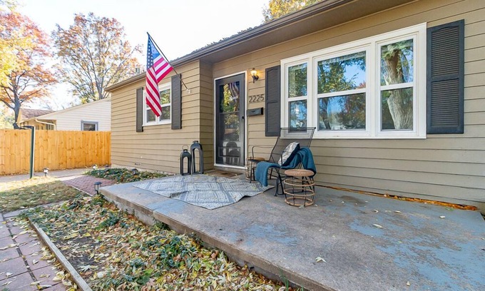 Topeka House | Pet Friendly Retreat - Walk to Washburn with King Bed