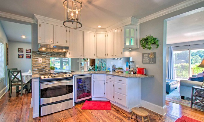 Williamstown House | Highly Rated Pet-Friendly Williamstown Farmhouse Near Main Street