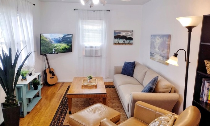 Villas House | Pet-Friendly Bungalow by the Bay with Oceanfront Views