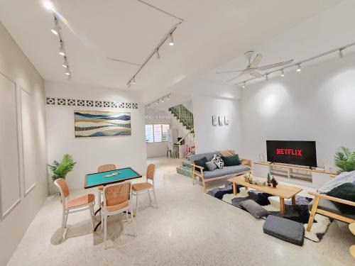 Petaling Jaya House | Spacious 18-Pax Haven Near Jaya One and UM