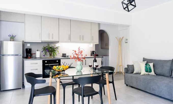 Monemvasia Apartment | Welcoming Stay at Peter's Cozy Home - Rated 9.6/10