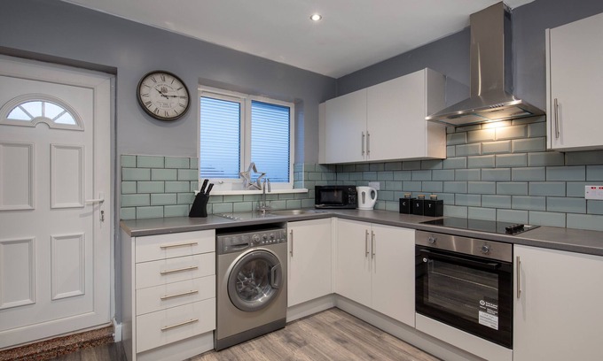 Peterlee Apartment | Spacious Peterlee Central Apartment for Family Gatherings