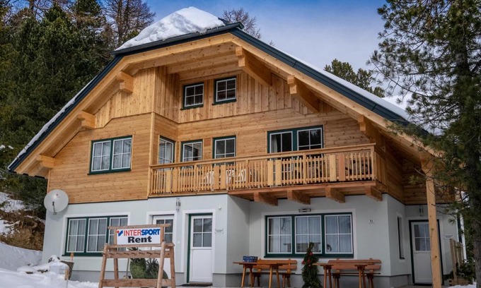 Turracher Hohe House | Discover Peters Alm: Pet-Friendly Retreat with Hot Tub