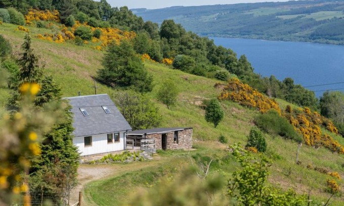 Lewiston House | Relaxing Escape at Peter’s Shed with Lake Views & Spa