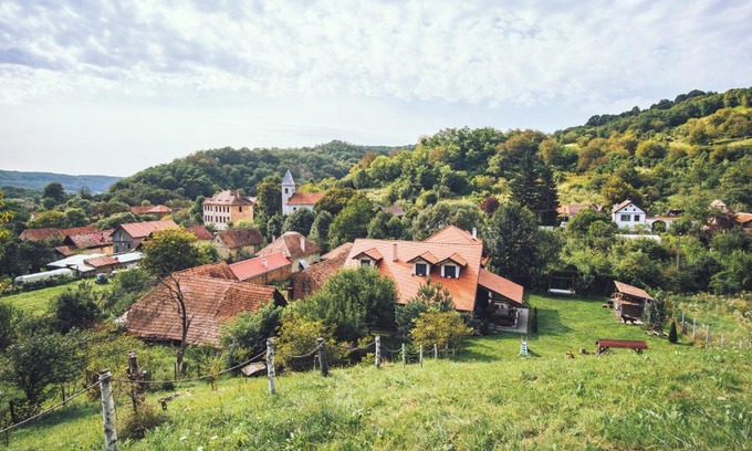 Seica Mare House | Experience Fun at Petershaus with Oceanfront Amenities