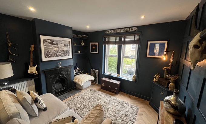Guildford House | Inviting 3-Bed House in Central Guildford with Breakfast