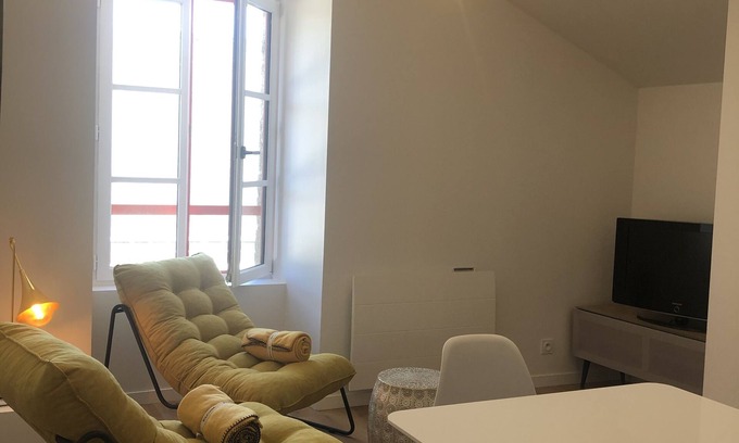 Kerherou Apartment | Prime Downtown Petit Appartement Near Concarneau - 9.8/10