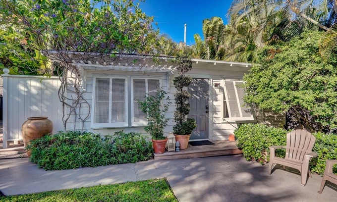 Old Northwood Historic District Cottage | Experience Petit Bijou: Oceanfront Home with Soaking Pool