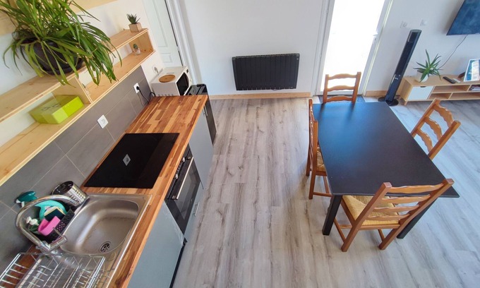 Susville Apartment | Bright Petit Coin de Bonheur Studio Near Downtown - Top Rated