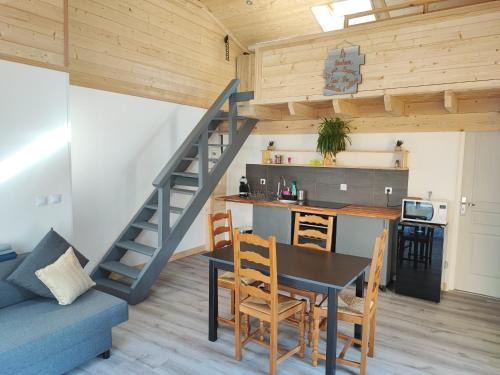 Susville Apartment | Bright Petit Coin de Bonheur Studio Near City Center