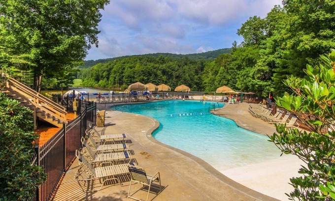 Big Canoe Apartment | Relax at Petit Crest Villas with Oceanfront Views & Pool