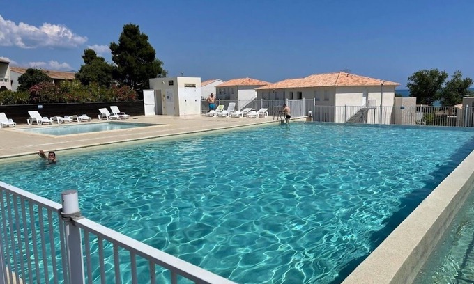 Bravone Apartment | Cozy F2 Steps from the Beach with Pool & Pet-Friendly Access