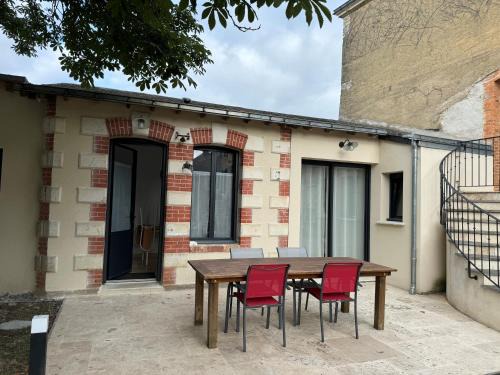 Bellevigne-en-Layon House | Cozy Petit Gîte with Terrace - Pet & Child Friendly Stay